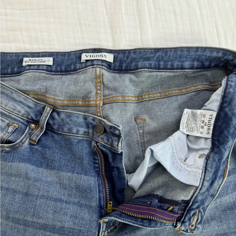 Vigoss midrise capri jeans size 18